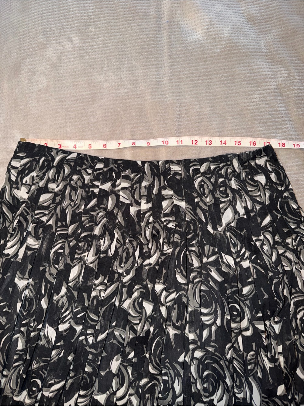 Liz Claiborne Black and White Floral Pleated Midi Skirt size 14 - Picture 4 of 4